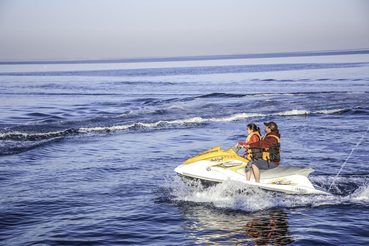 Radisson Blu Resort, Al Khobar Half Moon Bay Exterior photo Jet skiing in the Mediterranean